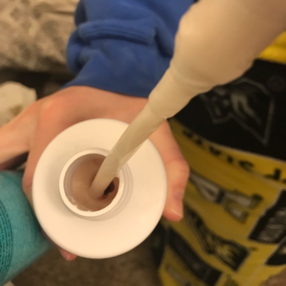 Moroccanoil Moisture Repair Shampoo & Conditioner - Picture 2 of 4